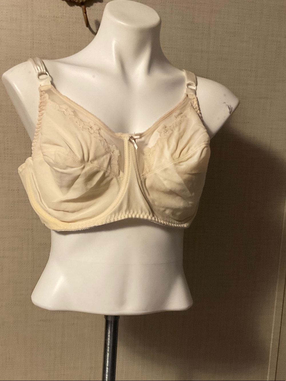 Soft Full-Coverage Support Bra in Cream